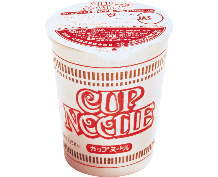Первая в мире лапша в стаканчике Cup Noodle появилась на японском рынке в 1971-м году. На американском рынке такая лапша в стаканчике от Nissin Food Products, но уже под названием Cup Noodles, появилась в 1973 году. Илл. с сайта компании Nissin Foods (ранее известна как Nissin Food Products) nissin.com.